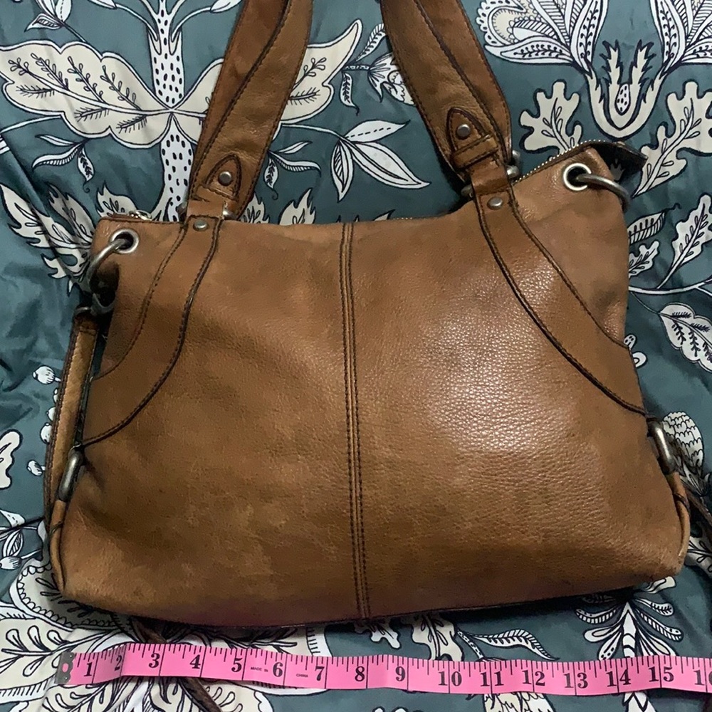 Fossil leather shoulder bag. Multiple pockets.